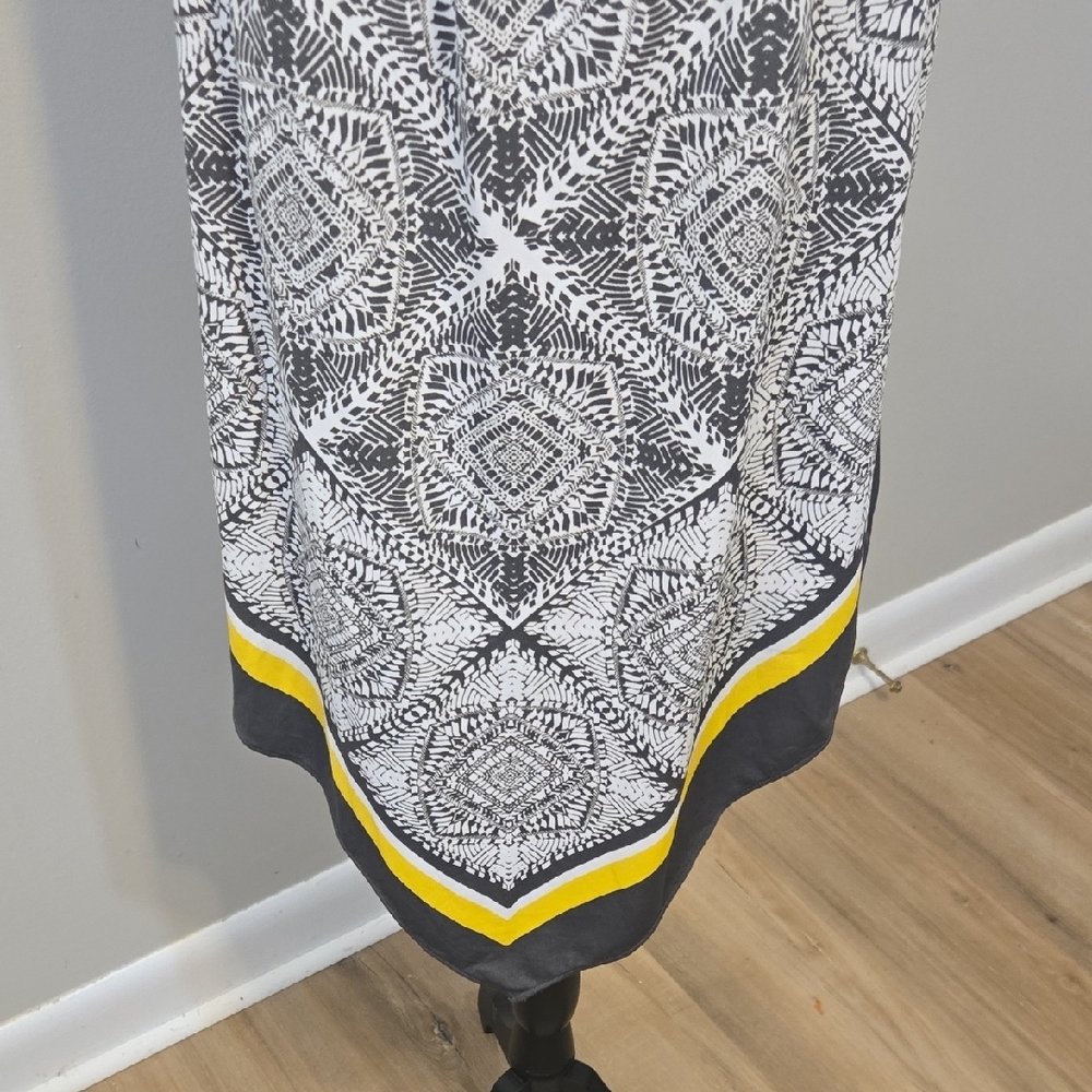 Alfani Black and White Blouse with Yellow Trim - Picture 5 of 8